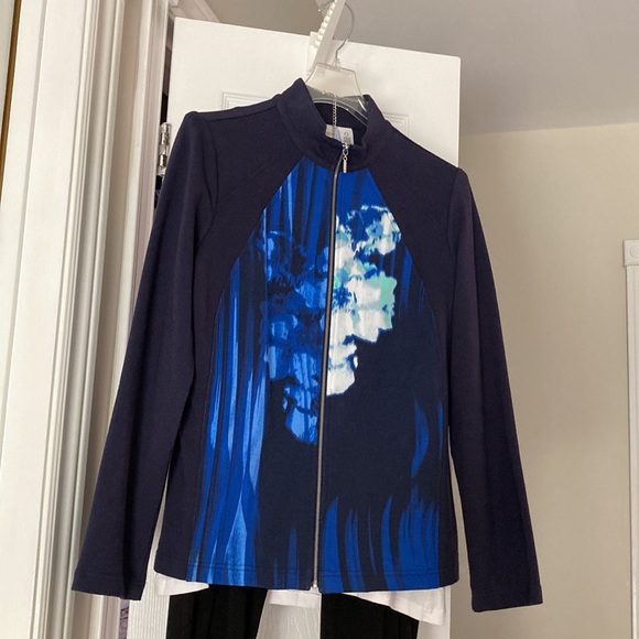 π  Host Pick!!! π  NWOT - WEEKENDS by Chico's Dark Blue Workout Jacket Sz 0 - Picture 8 of 12